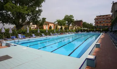 Piscina di Hotel Galles o nelle vicinanze