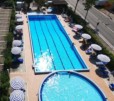 Piscina di Hotel Galles o nelle vicinanze