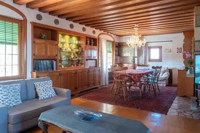Area soggiorno di Rousseau's Apartment
