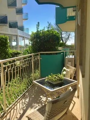 Balcone o terrazza di Piccolo Moderno Appartamento sulla Spiaggia in Centro