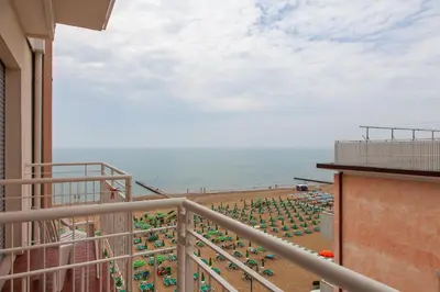 Vista generica sul mare o vista sul mare dall'interno dell'hotel