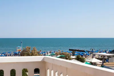 Vista generica sul mare o vista sul mare dall'interno dell'hotel