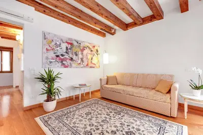 Area soggiorno di Nikki House