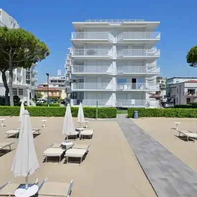Vistamare Apartments
