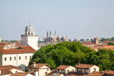 Vista generica su Padova o vista sulla città dall'interno dell'appartamento