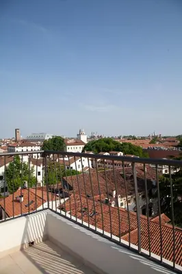 Vista generica su Padova o vista sulla città dall'interno dell'appartamento