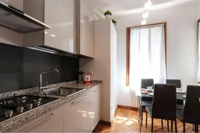 Cucina o angolo cottura di Esclusivo appartamento- 6 persone in Villa Liberty