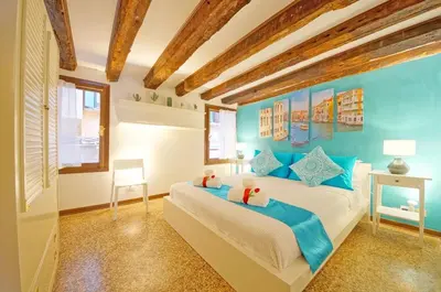 Letto o letti in una camera di Calle dei Fabbri San Marco Apartment