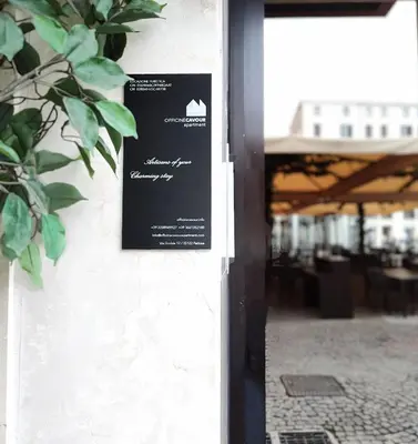 Certificato, attestato, insegna o altro documento esposto da OFFICINE CAVOUR Piazza Cavour