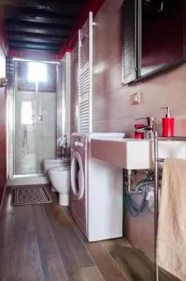 Bagno di Appartamento Rosso
