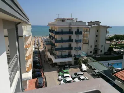 Vista generica sul mare o vista sul mare dall'interno dell'appartamento