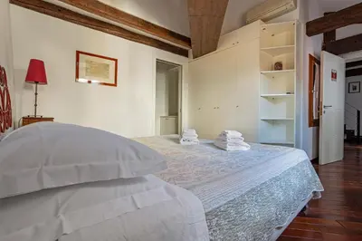 Letto o letti in una camera di Vip Venice Apartments and Rooms Rialto Bridge
