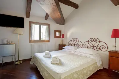 Letto o letti in una camera di Vip Venice Apartments and Rooms Rialto Bridge