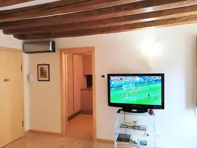 TV o dispositivi per l'intrattenimento presso santacroce