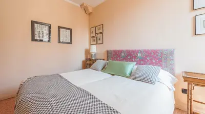 Letto o letti in una camera di Stylish Renovated Apartment In The Heart Of The City