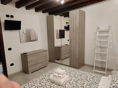 TV o dispositivi per l'intrattenimento presso alla lista
