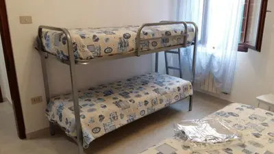 Letto o letti in una camera di casa dei nonni