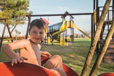 Bambini che soggiornano presso Victoria Mobilehome in Camping Village Mediterraneo