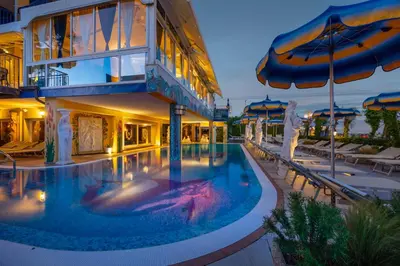 Piscina di Hotel Napoleon o nelle vicinanze