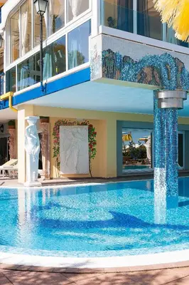 Piscina di Hotel Napoleon o nelle vicinanze