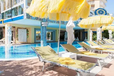 Piscina di Hotel Napoleon o nelle vicinanze