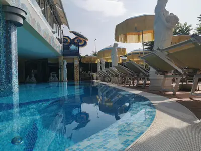 Piscina di Hotel Napoleon o nelle vicinanze