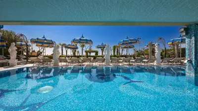 Piscina di Hotel Napoleon o nelle vicinanze