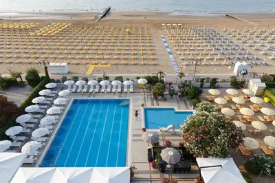 Piscina di Hotel Sirenetta o nelle vicinanze