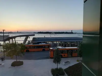 Alba o tramonto visti dall'interno dell'hotel o dai dintorni