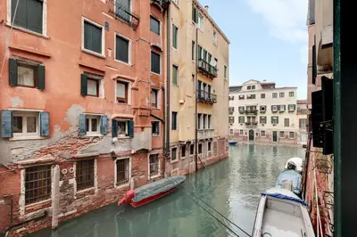 Vista sul fiume nelle vicinanze dell'appartamento