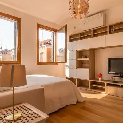 SUNNY NEST CANAL VIEW IN VENICE CHIC MOVIDA