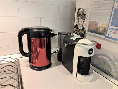 Set per la preparazione di tè e caffè presso A CASA DI PEPLIS