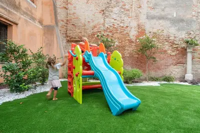 Area giochi per bambini di Corte dei Santi