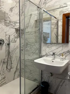 Bagno di TINTORETTO 1 CON TERRAZZA SOPRA IL TETTO, 3 bagni, 3 grandi camere da letto, SUPER NUOVO