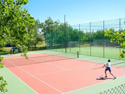 Attività di tennis o squash presso la casa vacanze o nelle vicinanze