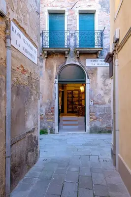 Facciata o entrata di Ca' del Ramo d'oro
