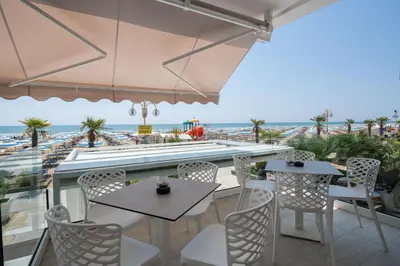 Vista generica sul mare o vista sul mare dall'interno dell'hotel