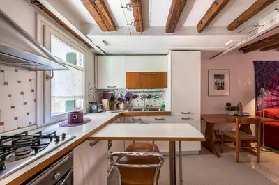Cucina o angolo cottura di PICCOLO - Cozy studio in the heart of authentic Venice