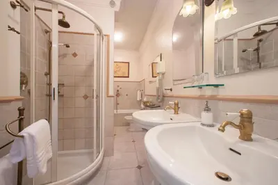 Bagno di Majestic Toscanelli (centro storico)