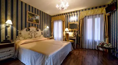 Letto o letti in una camera di Hotel Lux