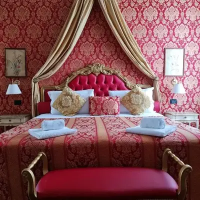 Friendly Venice Suites