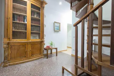 Biblioteca nell'appartamento