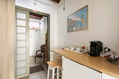 Cucina o angolo cottura di Stylish Self-Contained Room & Bath in Castello between Biennale & San Marco