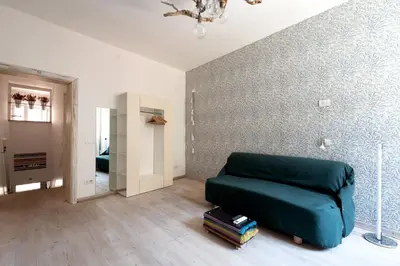 Area soggiorno di Stylish 1BR in Bragora Self-contained Walk to San Marco & Biennale