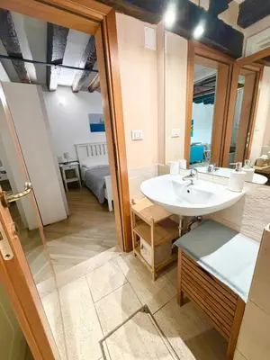 Letto o letti in una camera di Canal view apartment