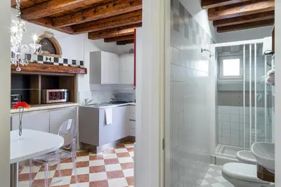 Bagno di Antico Caminetto alla Biennale