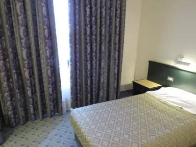 Letto o letti in una camera di Hotel Turandot-Osteria-Pizzeria 