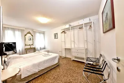 Letto o letti in una camera di Cosy 2BR in Castello Heart Independent Walk to San Marco & Biennale