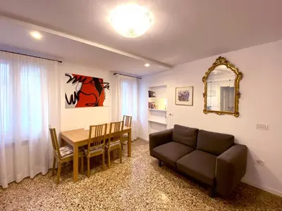 Area soggiorno di Cosy 2BR in Castello Heart Independent Walk to San Marco & Biennale