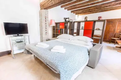 Letto o letti in una camera di CANAL DREAM cosy apartment with canal view